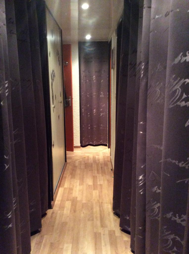 le couloir en version nuit  appartement 8 places
